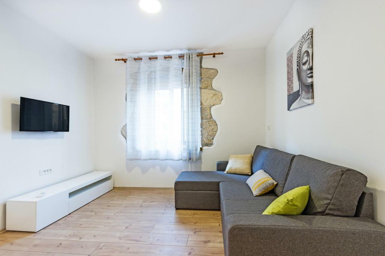 Cozy Apartment 10 Min From The Beach Pula Buitenkant foto
