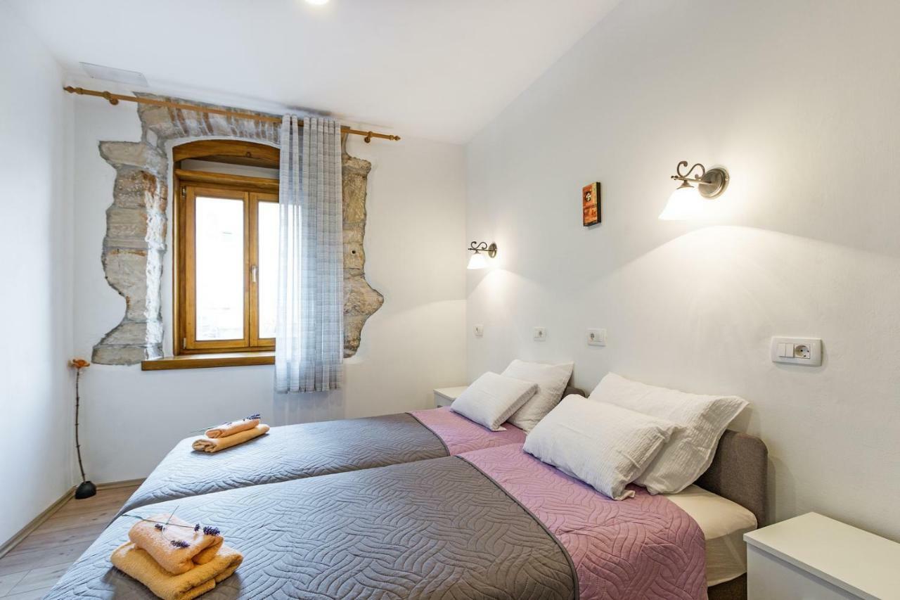 Cozy Apartment 10 Min From The Beach Pula Buitenkant foto